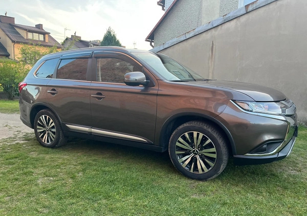 Mitsubishi Outlander cena 75900 przebieg: 68000, rok produkcji 2019 z Brzeziny małe 211